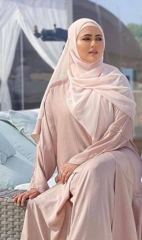 Sana Khan Abaya Style, Sana Khan Hijab, Abaya Photoshoot, Abaya Styles, Sana Khan, Arabian Beauty, Arabic Tattoo, Casual Day Outfits, Arab Women