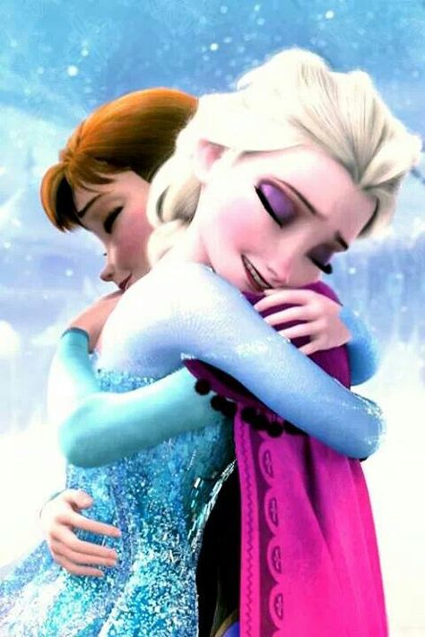 My sister will never hug me like this. Hmm. Disney and it's unrealistic expectations: first princes now this. At least Brave had it right... minus the whole turning mom into a bear thing.... Frozen Sisters Video, Else And Anna Frozen, Frozen 2 Scenes, Elsa And Anna Hugging, Frozen 2 Movie Scenes, Morning Winter, Disney Frozen Elsa Art, Frozen Wallpaper, Frozen Pictures