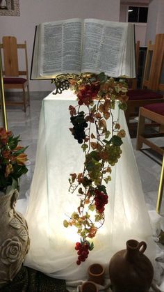 Easter Altar Decorations, Lent Decorations For Church, Communion Table, Church Christmas Decorations, Church Altar Decorations, First Communion Decorations, Church Interior Design, Communion Decorations, Church Easter Decorations