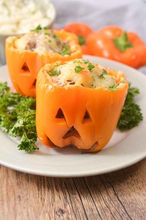 Halloween Stuffed Peppers, Clementine Pumpkins, Banana Ghosts, Spooky Dinner, Taco Stuffed Peppers, Stuffed Pepper, Halloween Appetizers, Healthy Halloween, Fast Metabolism Diet