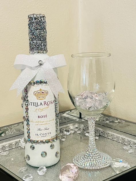 Blinged Out Liquor Bottles, Blinged Out Champagne Bottle, Rhinestone Champagne Bottle, Badazled Alcohol Bottles, Badazzel Liquor Bottles, Alcohol Bottle Decorations, Bedazzled Bottle, Bling Bottles, Wine Bottle Design