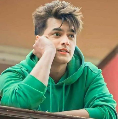 Boys Pic Stylish Dp, New Dp, Stylish Dp, Army Girlfriend Pictures, Mohsin Khan, Bunny Birthday, Insta Profile, Cute Couple Outfits, Boy And Girl Best Friends