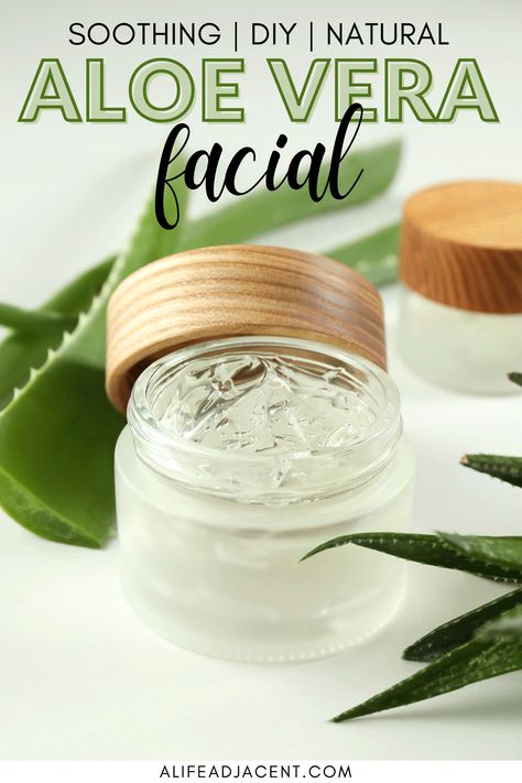 Jar of homemade soothing aloe vera gel mask with real fresh aloe vera. Homemade Aloe Vera Moisturizer, Skin Care With Aloe Vera, Aloe Vera Gel For Skin Care, How To Make Aloe Vera Gel At Home, Diy Aloe Vera Face Mask, Diy Aloe Vera Gel, Aloe Mask, Facial Diy, Aloe Vera Gel Face