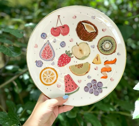 Ceramics Ideas Pottery Painting, Plate Painting Ideas Diy, Painting Pottery Plates, Ceramic Cafe, Art Eras, Diy Pottery Painting, Ceramic Texture, Pottery Painting Designs, Keramik Design