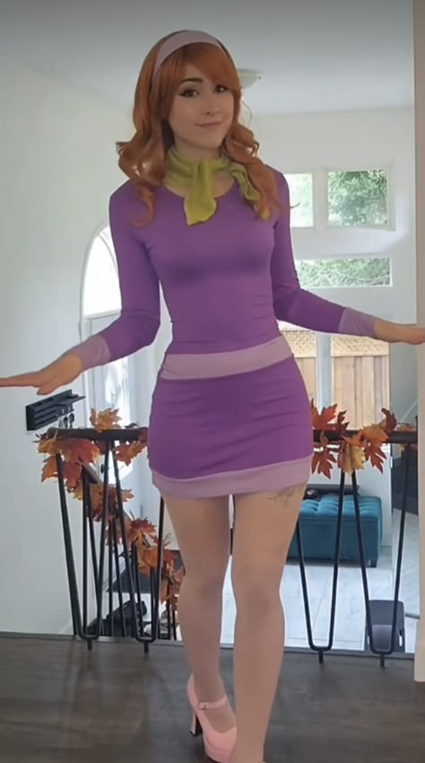 Scooby Doo Daphne Cosplay, Daphne Dress Scooby Doo, Daphne Hairstyle Scooby Doo, Daphne Scooby Doo Halloween Costume, Daphne Costume Scooby Doo, Disfraz Dafne Scooby Doo, Daphne Blake Cosplay, Scooby Doo Costumes Daphne, Easy Movie Characters To Dress Up As