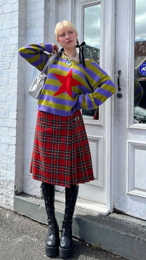 Maximalist Outfit, Unusual Clothes, Pattern Outfits, Christmas Outfit Ideas, Quirky Fashion, Christmas Outfits, Christmas Fashion, Colourful Outfits, Upcycle Clothes