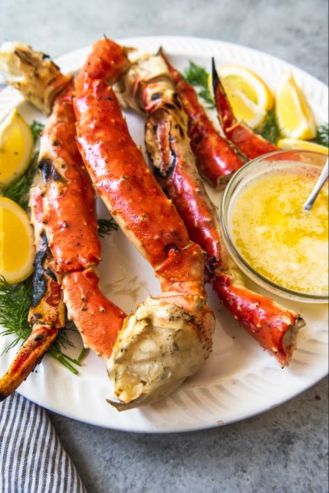 An image of a large platter of Alaskan king crab legs garnished with fresh dill, lemon wedges, and garlic butter. Cook King Crab, Crab Legs In The Oven, King Crab Recipe, Alaskan Recipes, King Crab Legs Recipe, Crab Legs On The Grill, Seafood Shack, Cooking Crab Legs, Cooking Crab