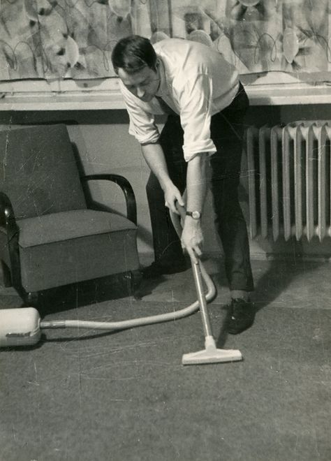 Great list of daily and weekly tasks to keep the house clean... FOR THE BOY! House Cleaning Routine, Simple Cleaning Routine, Cleaning Routines, Cleaning Baseboards, Weekly Tasks, Toddler Schedule, Apartment Decoration, Clean Washing Machine, Art Of Manliness