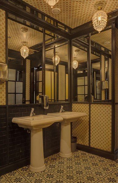 Milan Interiors, Art Deco Toilet, Hotel Design Architecture, Public Bathroom, Public Bathrooms, Elegant Hotel, Water Closet, Guest Bathrooms, Hotel Interiors