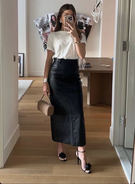 Free Shein, Shein Gift Card, Leather Skirt Outfit, Jeans Skirt, Pinterest Outfits, Fashion Mistakes, Looks Chic, 10 Pounds, Classy Women