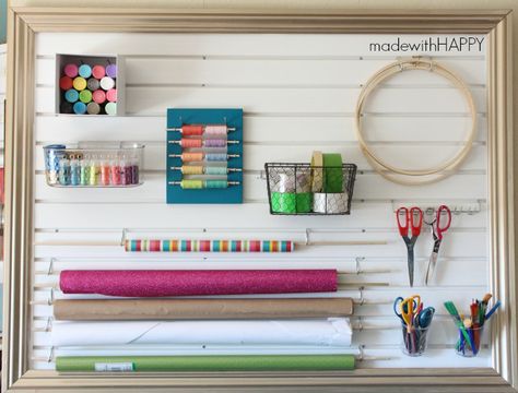 Modern Craft Wall - Slatwall Craft Room - madewithHAPPY  http://www.madewithhappy.com/slat-wall-craft-room/ Craft Room Modern, Wrapping Center, Slat Wall Storage, Craft Shack, Messy Crafts, Dollar Store Diy Organization, Homeschool Room, Craft Wall, Nurse Office