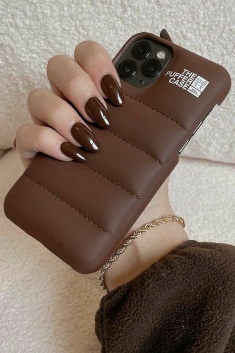 Carcase Iphone, Brown North Face, Puffer Case, Estilo Madison Beer, Brown Puffer, Luxury Iphone Cases, Stylish Iphone Cases, Pretty Iphone Cases, Trendy Phone Cases