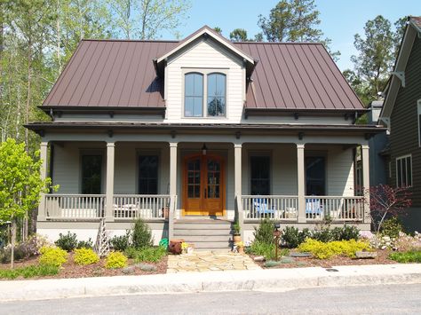 Brown Metal Roof, House Color Combinations, Brown Roof Houses, Picked Fence, Metal Houses, Brown Roofs, Black Metal Roof, Metal Roof Houses, Farmhouse Makeover