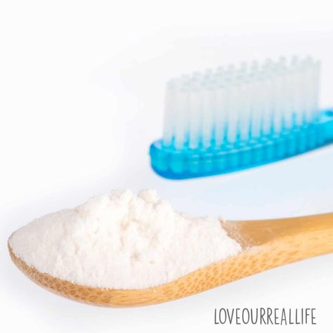 The Effective Way to Whiten Teeth with Baking Soda Pretty White Teeth, White Teeth Baking Soda, Baking Soda For Teeth, Weekly House Cleaning Schedule, Whiten Teeth With Baking Soda, Weekly House Cleaning, Focus Tips, Best Whitening Toothpaste, House Cleaning Schedule