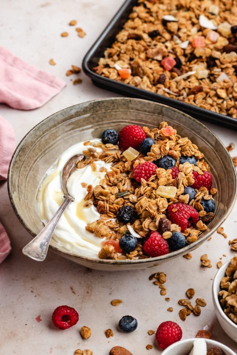 Breakfast Granola Bowl, Granola Bowl Breakfast, Air Fryer Granola, Food Styling Breakfast, Yoghurt And Granola, Muffins Ideas, Whipped Topping Recipe, Quinoa Breakfast Bars, Valentine 2024