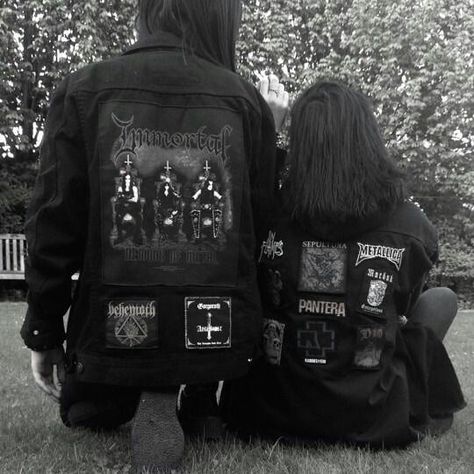 Metalhead Fashion, Chicas Punk Rock, Emo Couples, Grunge Couple, Battle Jacket, Dark Love, Estilo Punk, Emo Scene, Punk Goth