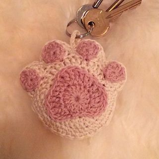 Animal coaster Crochet Paw Print, Yarn Basket, Coaster Pattern, Easy Crochet Projects, Crochet Items, Key Cover, School Backpack, An Animal, Crafty Stuff