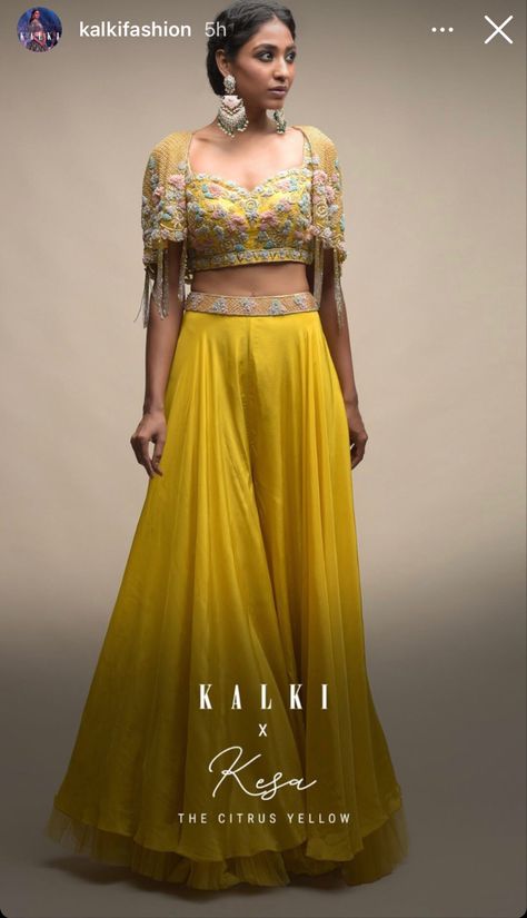 Rushed Top Outfit, Crop Top Indian Outfit, Minimal Haldi Outfit, Haldi Bridal Outfit Unique, Yellow Indo Western Outfits, Haldi Design, Double Layered Lehenga, Haldi Bridal Outfit, Crop Top Outfits Indian