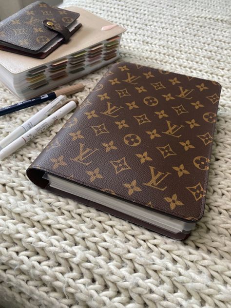 Planner flip through | review Louis Vuitton Agenda Aesthetic, Lv Mm Agenda, Louis Vuitton Desk Agenda, Lv Desk Agenda, Ipad Screensaver, Lv Planner, Louis Vuitton Outfits, Louis Vuitton Planner, Louis Vuitton Book