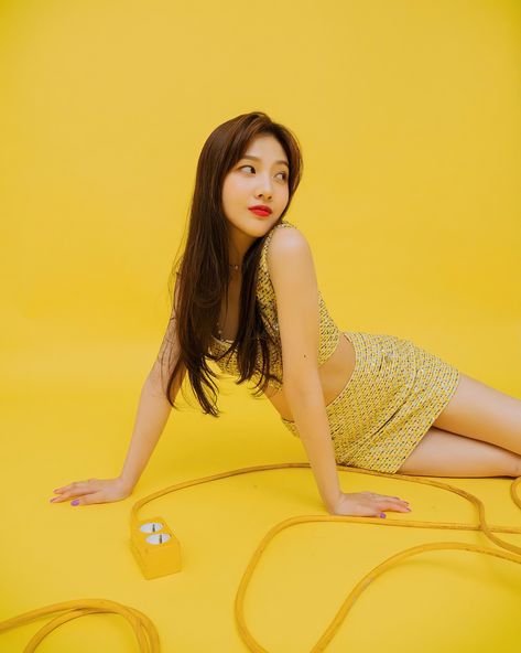 𝘳𝘦𝘥 𝘷𝘦𝘭𝘷𝘦𝘵 on Twitter: "Joy's instagram update… " Red Velvet Photoshoot, Joy Instagram, Joy Rv, Kang Seul-gi, Joy Red Velvet, Music Birthday, Soo Young, Neo Soul, Yellow Outfit