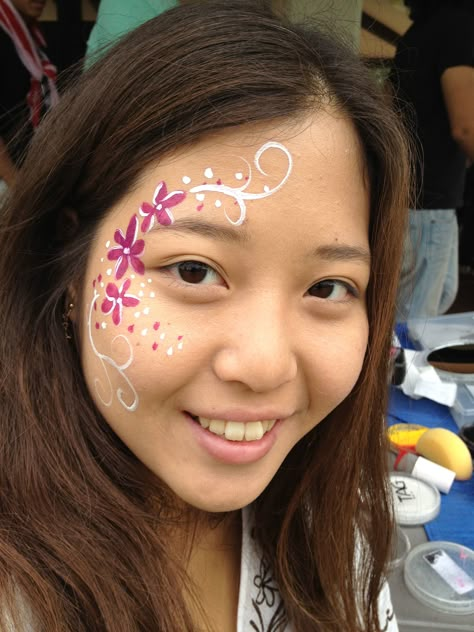 Flower Face Painting Ideas, Easy Small Face Paint Ideas, Beginner Face Painting Ideas, Face Paint Ideas Flowers, Face Painting Ideas For Teens, Face Painting Designs For Adults, Face Painting Simple, Small Face Painting Ideas, Flowers Face Painting