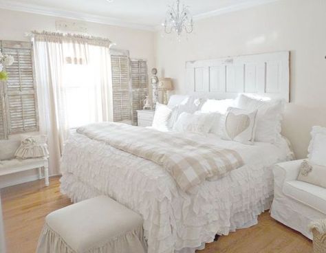 17 Spectacular Shabby Chic Bedroom Designs That Youre Gonna Love White Shabby Chic Bedroom, Country Chic Bedroom, Junk Chic Cottage, Chic Bedroom Design, Shabby Chic Decor Bedroom, Chic Bedroom Decor, Shabby Chic Dresser, White Bed, Decor Shabby Chic