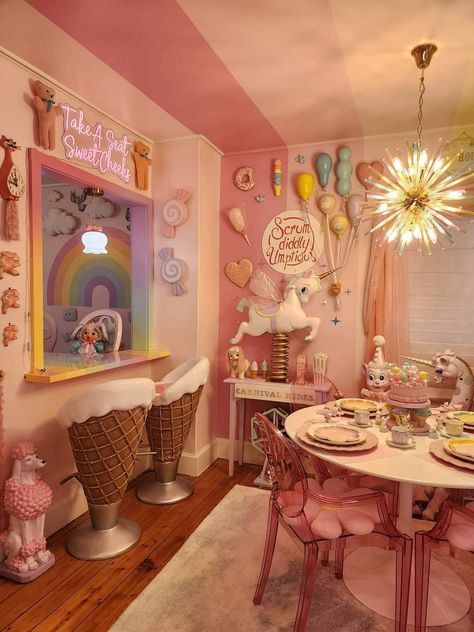 Bakery Themed Bedroom, Candy Themed Kitchen, Dessert Room Decor, Fun House Decor Ideas, 80s Pastel Decor, Candy Bedroom Theme, Candy Room In House, Playroom Aesthetic, Candy Bedroom