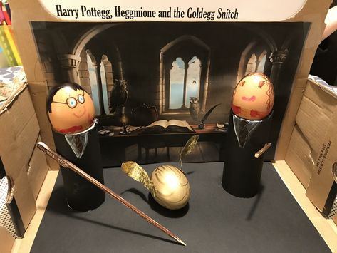 Harry Potter themd Decorated Easter Egg Harry, Hermione and the Golden Snitch Harry Potter Easter Bonnet, Harry Potter Egg Decorating, Egg Competition Ideas, Harry Potter Easter Basket, Harry Potter Easter Eggs, Easter Egg Competition Ideas, Easter Basket Printable, Easter Eggs In Movies, Easter Egg Hunt Clues