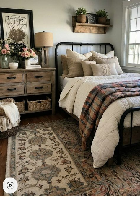 Spouse Bedroom Ideas, Bedroom Ideas For Small Rooms Women Cozy, Small Bedroom For Women, Small Spare Bedroom Ideas, Farmhouse Guest Bedroom, Primitive Bedroom, Farmhouse Bedroom Ideas, Farmhouse Bedroom Decor, Country Bedroom