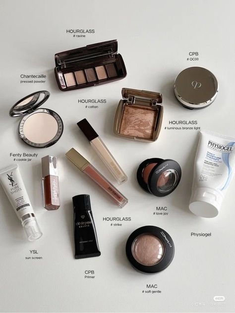 Minimalist Makeup Collection Aesthetic, Minimal Makeup Products Aesthetic, Good Makeup Brands, Minimal Makeup Collection, Pretty Makeup Products, Viral Makeup Products, Minimalist Makeup Routine, Minimalist Makeup Bag, Winter Makeup Looks