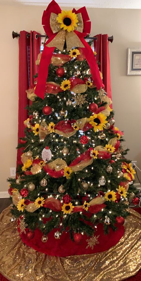 Sunflower Theme Christmas Tree, Sunflower Christmas Tree Ideas Themed, Christmas Tree Sunflowers, Sunflower Tree Decorations, Sunflower Christmas Ornament, 49er Christmas Tree Ideas, Sunflower Christmas Decorations, Sunflower Christmas Tree Ideas, Sunflower Christmas Tree