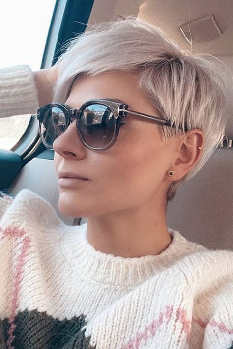 For an edgy spin on the trend, opt for a pointed side-swept fringe at the front. Crop Hair, 2020 Year, Short Hair Pixie Cuts, Short Hair Trends, Edgy Short Hair, Penteado Cabelo Curto, Pixie Haircuts, Short Pixie Haircuts, Trending Haircuts