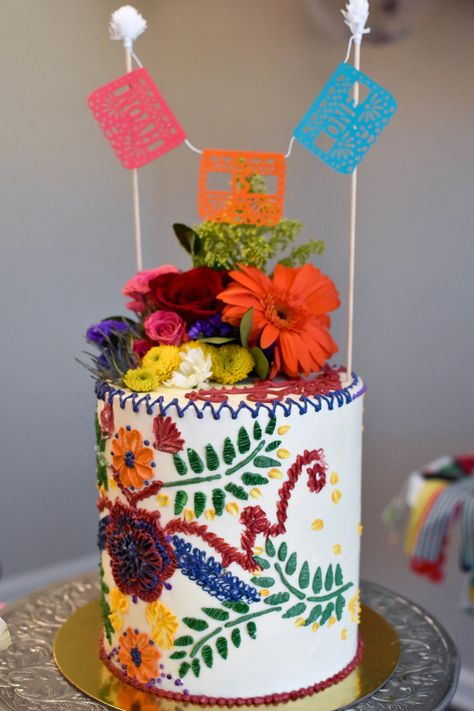 Mexican Birthday Cake, Frida Cake, Mexican Fiesta Cake, Fiesta Party Decor, Mexican Party Food, Mexico Party, Birthday Details, Mexican Birthday Parties, Fiesta Cake