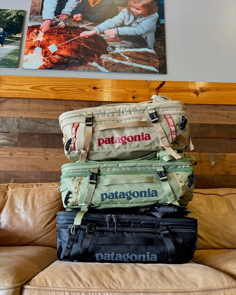 We’re geared up for summer adventures! 😎 The Patagonia Black Hole MLC is one of our favorite travel companions—it effortlessly transforms from a duffel bag into a backpack 🎒 or a shoulder bag. Ready to pack up and go? Shop it at Alabama Outdoors! Patagonia Duffel, Backpack Outfits, Back Packing, Patagonia Black Hole, Patagonia Bags, Closet Redo, Pack Up And Go, Hiking Aesthetic, Adventure Aesthetic