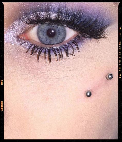 Surface Piercing Idea Surface Piercing Face, Piercing Aesthetic, Piercing Face, Skin Piercing, Surface Piercing, Face Piercings, Airbrush App, Cute Piercings, Body Modifications