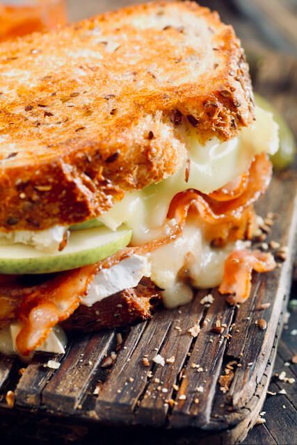 Grilled Cheese with Brie, Pear, Bacon & Caramelized Onions Sandwich Recipes Panini, Simple Dinner Ideas, Fancy Grilled Cheese, Grill Cheese, Hot Sandwiches, Rich Recipes, Sandwiches Recipes, Gourmet Grilled Cheese, Cheese Puff