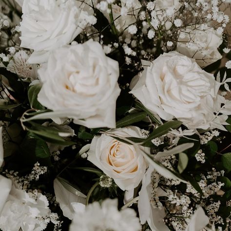 🌟 New Blog Post 🌟 As part of our series “A Beginner’s Guide To Wedding Flowers” we’re looking at the logistics of your wedding day itself and answering your questions on “What happens on my wedding day?”. Check out the link in our bio! ☺️ Comment any questions if there’s anything I’ve missed, always happy to help! Photo by @martad.weddings @rorangephotography Wedding Flowers Photography, New Blog Post, My Wedding Day, Flowers Photography, News Blog, Wedding Flowers, My Wedding, Blog Post, Blog Posts