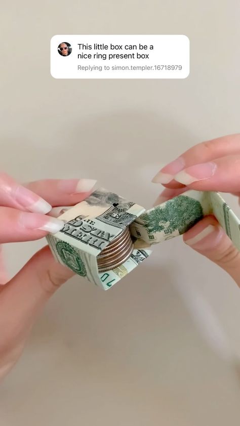 Valentina Balance | This is what they want for graduation (full version) #graduation #giftideas | Instagram Money Wreath, Dollar Rose, Creative Graduation Gifts, Money Lei Diy, Money Folding, Graduation Leis Diy, Diy Graduation Gifts, Folding Money, Paper Folding Crafts