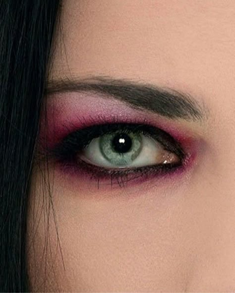 Gig Makeup Rock, Evanescence Makeup Eye, Amy Lee Makeup Eye, Amy Lee Makeup Tutorial, 2000s Punk Makeup, Alice Madness Returns Makeup, Amy Lee 2000's, Evanescence Makeup, Amy Lee Makeup