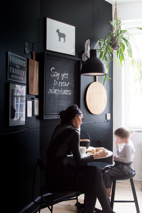 Black Kitchen Wall Shelves, White Kitchen Black Walls, Art Work In Kitchen, Black Wall Kitchen Ideas, Black Walls In Kitchen, Black Wall In Kitchen, Kitchen Black Walls, Kitchen Focal Wall, Kitchen With Black Walls