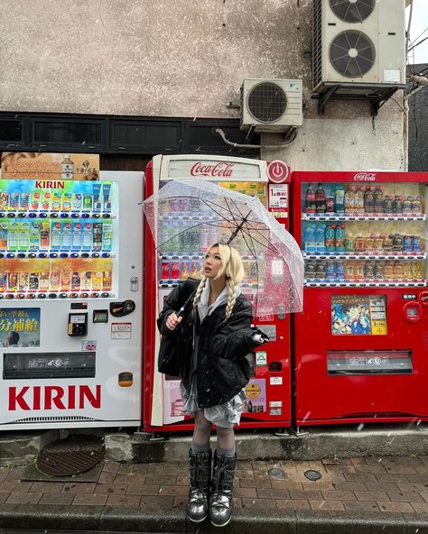 マリ Mari | The snowflakes were dancing that day and made me feel like everything would be okay ✧ | Instagram Japan Photo Ideas, Tokyo Fits, Japan Instagram Photos, Instagram Photo Ideas Aesthetic, Me Vibes, March Aesthetic, Japan December, Japan Travel Photography, Japan Fits