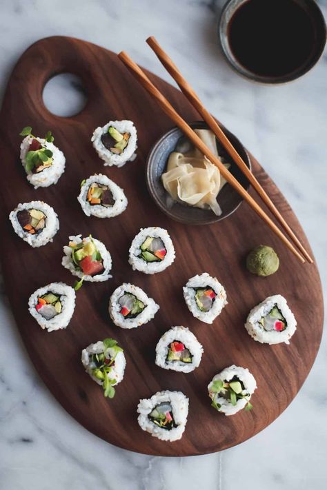 How to make sushi at home - with vegetarian options! #sushi #recipe #vegetarian #japanesepickles Resep Sushi, Bojon Gourmet, Sushi At Home, Diy Sushi, Sushi Love, Sushi Recipes, Krispy Kreme, Food Goals, Biryani