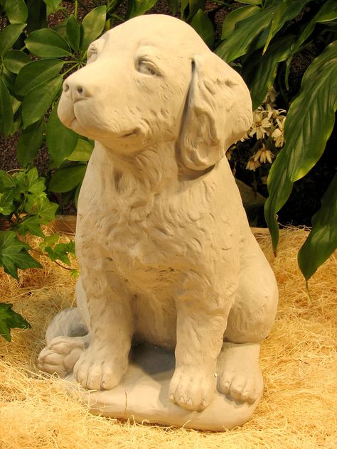 Golden Retriever Puppy Statue Creative Gardening Ideas, Sculpture Art Clay, Labrador Retriever Puppies, Animal Advocacy, Chainsaw Carving, Dog Sculpture, Dog Statue, Creative Gardening, Clay Animals