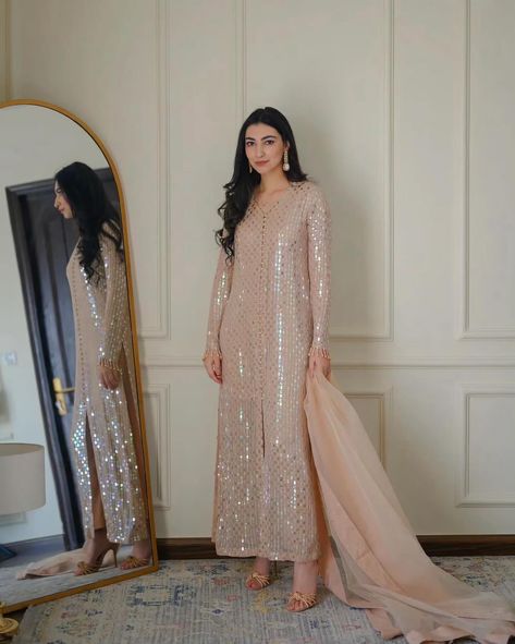 RISMA : Embellished Chiffon formal wear for both mum and daughter 🩷 Shop : www.brandaffection.uk Link in bio 👆 #eidoutfit2024 #embroideredchiffon #asianfashionuk #desiclothesuk #pakistaniweddinguk #pakistanifashionuk #chiffonsuitsuk #ukdesifashion #PakistaniDressesUK #ChiffonElegance #londonfashion #pakistaniclothesonlineuk #pakistaniclothinguk #pakistanidesignersuits #pakistanidesignersuitsuk #pakistanidesignerdressesuk #pakistanidressesincanada #pakistanibridalsuk #pakistaniweddingclo... Dresses For Women Traditional, Indian Formal Wear, Ethnic Fashion Indian, Pakistani Party Wear Dresses, Pakistani Clothes Online, Pakistani Formal Dresses, Pakistani Party Wear, Ethnic Outfits, Pakistani Wedding Dresses