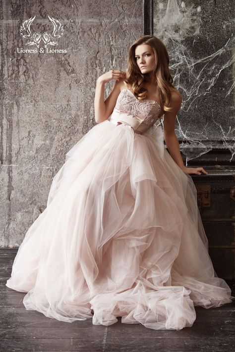 Gonna In Tulle, Blush Wedding Dress, Wedding Dresses Blush, Wedding Dresses Vera Wang, Pink Wedding Dress, Pink Wedding Dresses, A Wedding Dress, Princess Wedding Dresses, Princess Wedding