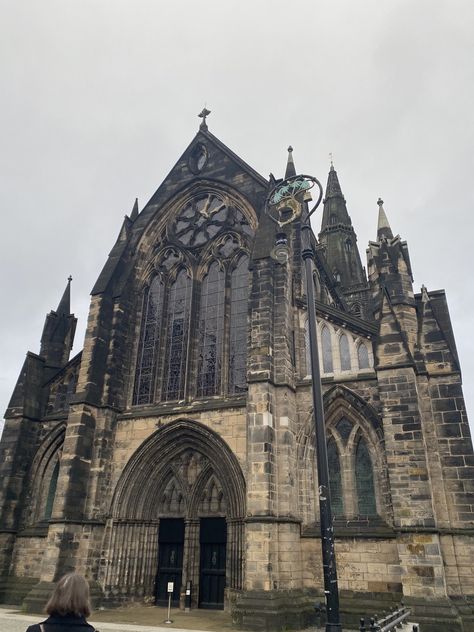 Glasgow Cathedral, Glasgow Scotland Cities, Glasgow Buildings, Glasgow Cathedral, Beautiful Scotland, Scotland Trip, Bonnie Scotland, Cool Places, Ideal Life, Gothic Architecture