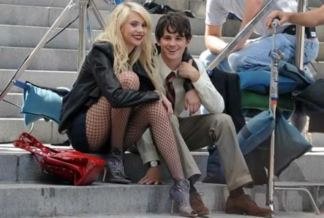 jenny et eric Eric And Jenny Gossip Girl, Jenny And Eric, Jenny Gossip Girl, Jenny Humphrey, Xoxo Gossip, Gossip Girls, York Aesthetic, Chuck Bass, Taylor Momsen