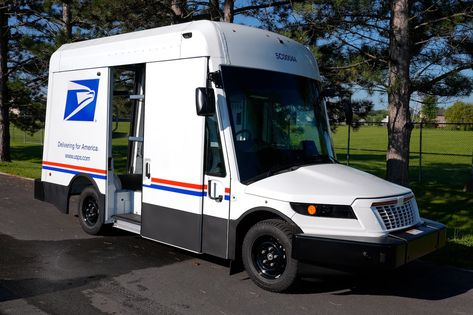 USPS debuts unique new delivery trucks to rave reviews from carriers - oregonlive.com Delivery Trucks, Electric Charging Stations, Mail Truck, 360 Degree Camera, Duck Bill, Mostly Sunny, New Trucks, Tv On The Radio, Postal Service