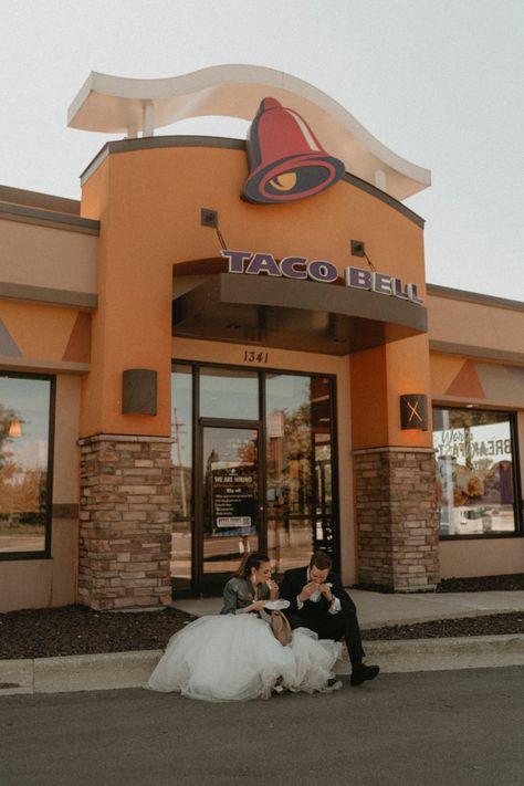 Taco Bell Wedding Catering, Taco Bell Wedding Photos, Wedding Fast Food Pictures, Taco Bell Senior Pictures, Taco Bell Engagement Photos, Taco Bell Photoshoot, Taco Bell Catering, Taco Bell Aesthetic, Taco Bell Wedding