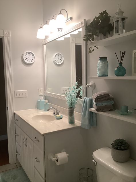 Beach Decor Bathroom Ideas, Beachy Bathroom Ideas, Beach Theme Bathroom Decor, Girl Bathroom, Lake House Bathroom, Theme Bathroom, Beachy Bathroom, Single Wide Mobile Homes, Nautical Bathroom